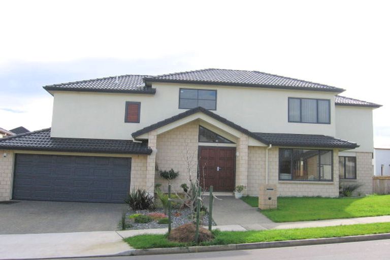 Photo of property in 121 Cyril French Drive, Flat Bush, Auckland, 2016