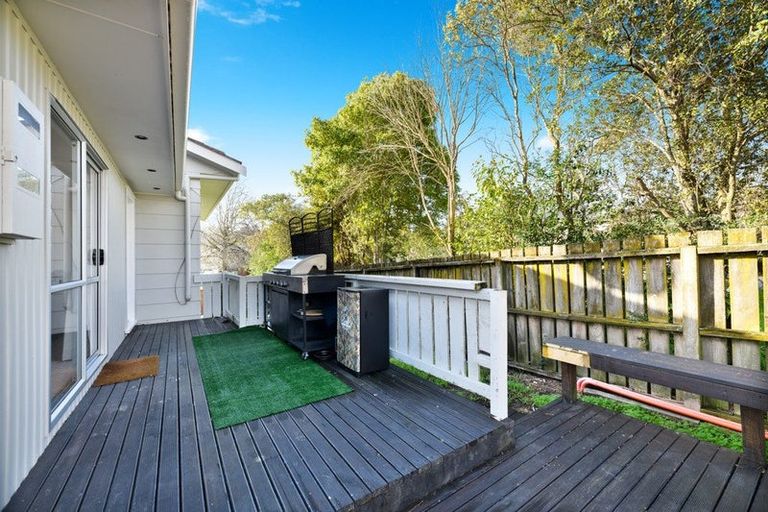 Photo of property in 3 St Margaret Place, West Harbour, Auckland, 0618