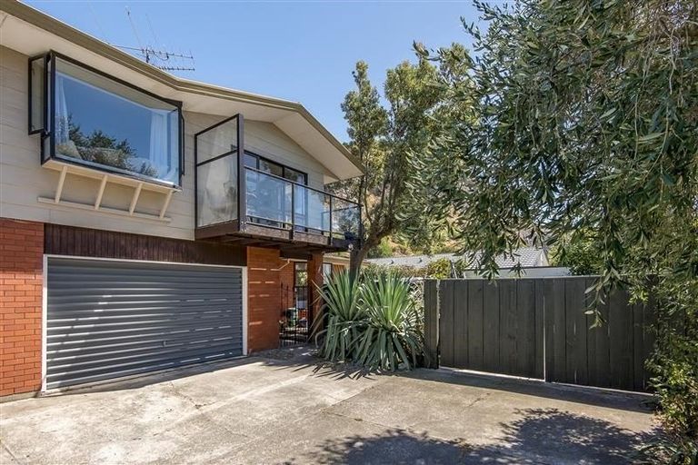 Photo of property in 2/18a Taupata Street, Redcliffs, Christchurch, 8081