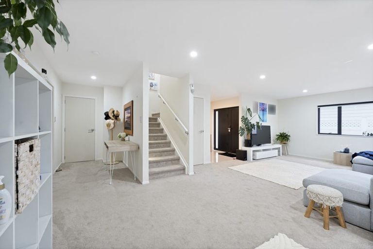 Photo of property in 5 Dhaka Lane, Ranui, Auckland, 0612