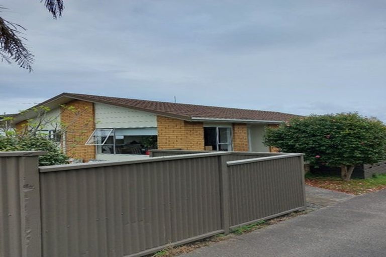 Photo of property in 1/193 Lake Road, Belmont, Auckland, 0622