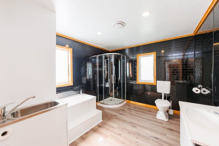 Photo of property in 19 Beach Street, Tangimoana, 4822