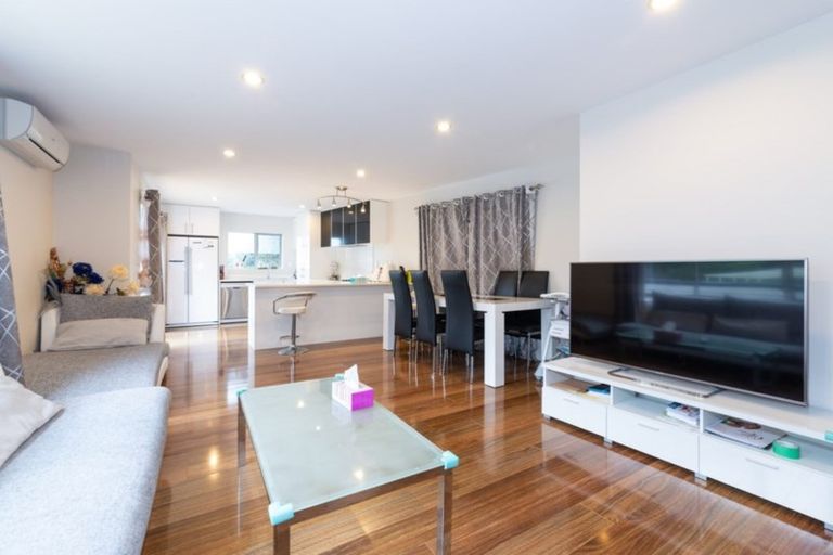 Photo of property in 693a East Coast Road, Browns Bay, Auckland, 0630