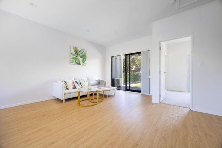 Photo of property in 24d Gladys Avenue, Glenfield, Auckland, 0629