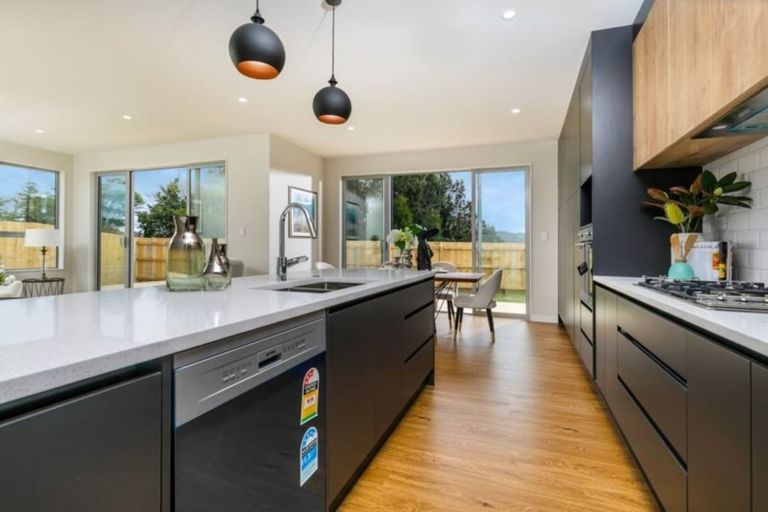 Photo of property in 17 Moemoea Avenue, Kumeu, 0810