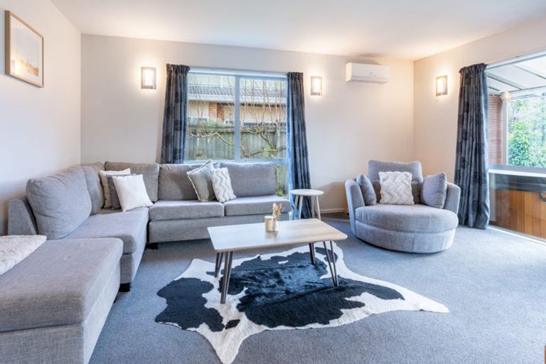 Photo of property in 7 Goodall Place, Redwood, Christchurch, 8051