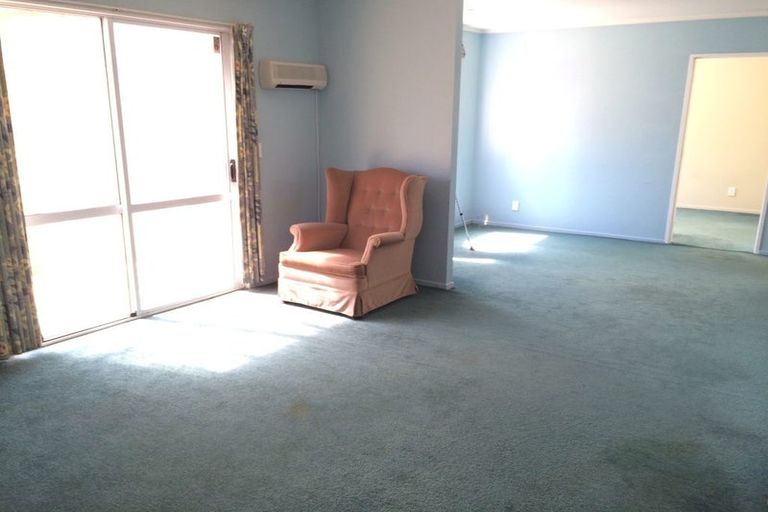 Photo of property in 2/50 Chartwell Avenue, Glenfield, Auckland, 0629