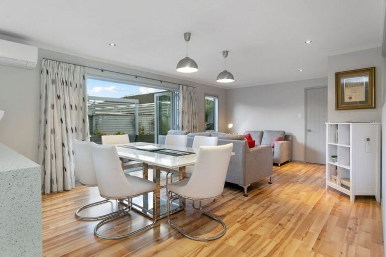 Photo of property in 17 Sheridan Crescent, Leamington, Cambridge, 3432