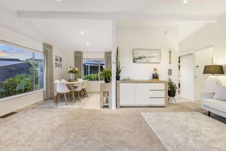 Photo of property in 7 William Bayes Place, Red Beach, 0932