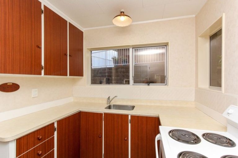 Photo of property in 1/4 Calvert Road, Moturoa, New Plymouth, 4310
