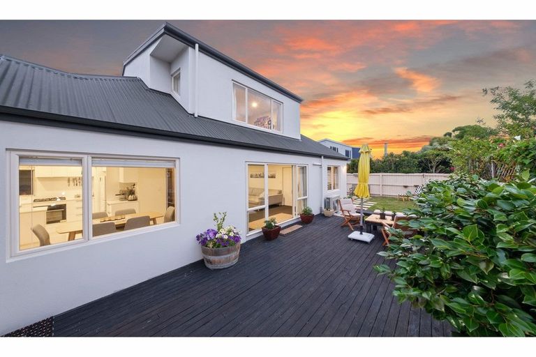 Photo of property in 10 Yeovil Place, St Albans, Christchurch, 8052