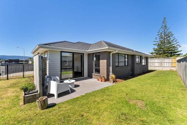 Photo of property in 49 Seagrass Place, Otaki Beach, Otaki, 5512
