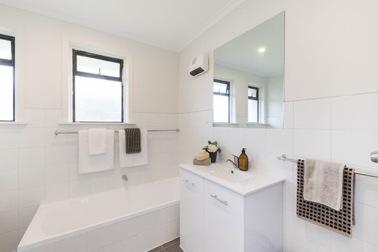 Photo of property in 3 Manchester Street, Takaro, Palmerston North, 4412