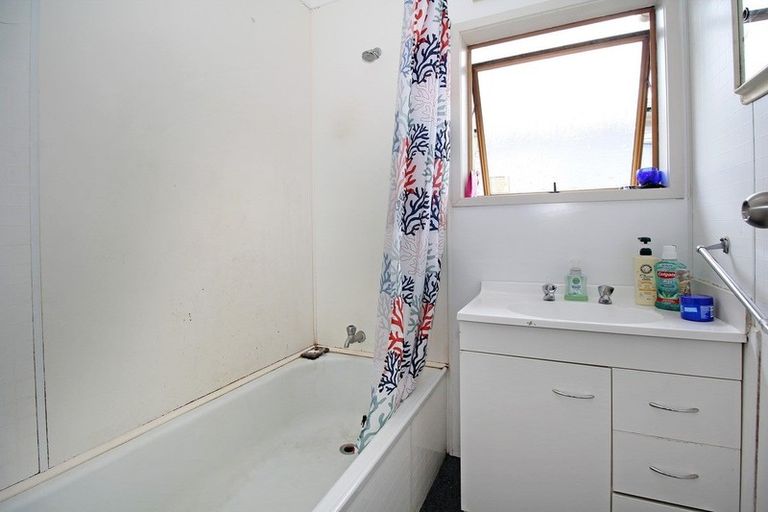 Photo of property in 1/8 Farnborough Crescent, Mangere, Auckland, 2022