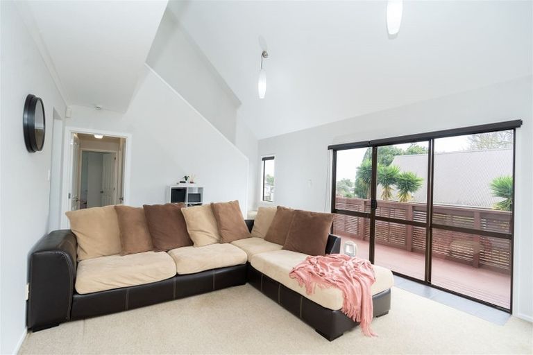 Photo of property in 15 Caulfield Place, Nawton, Hamilton, 3200