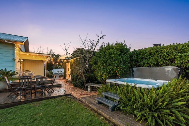 Photo of property in 21 Clarence Road, Northcote Point, Auckland, 0627