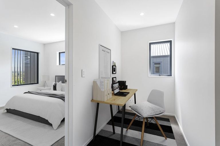 Photo of property in 45 Parkmore Drive, Rosehill, Papakura, 2113