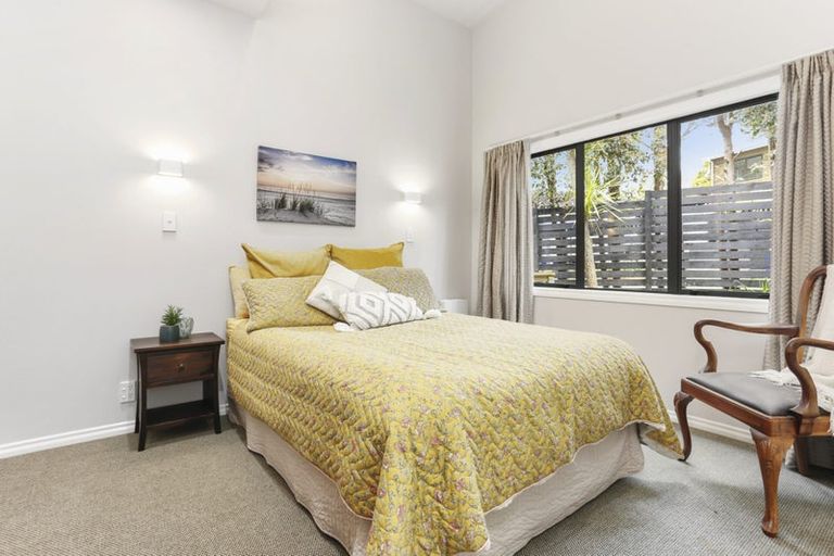 Photo of property in 61 Newhaven Terrace, Mairangi Bay, Auckland, 0630