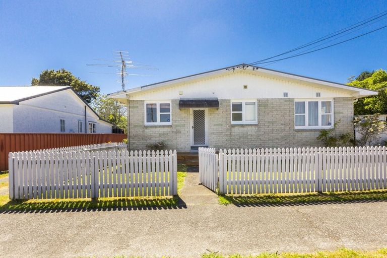 Photo of property in 1/4 Henry Street, Ebdentown, Upper Hutt, 5018