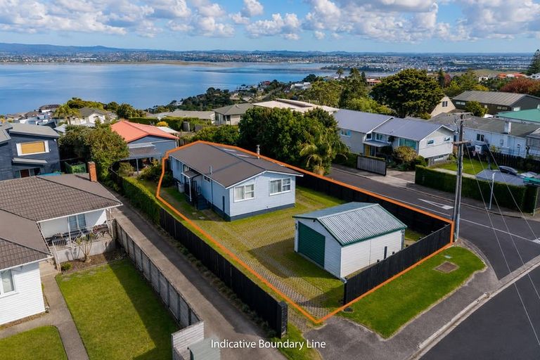 Photo of property in 150 Rangatira Road, Beach Haven, Auckland, 0626