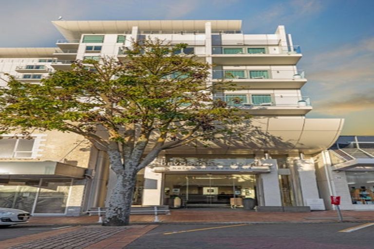 Photo of property in 15/72a Devonport Road, Tauranga, 3110