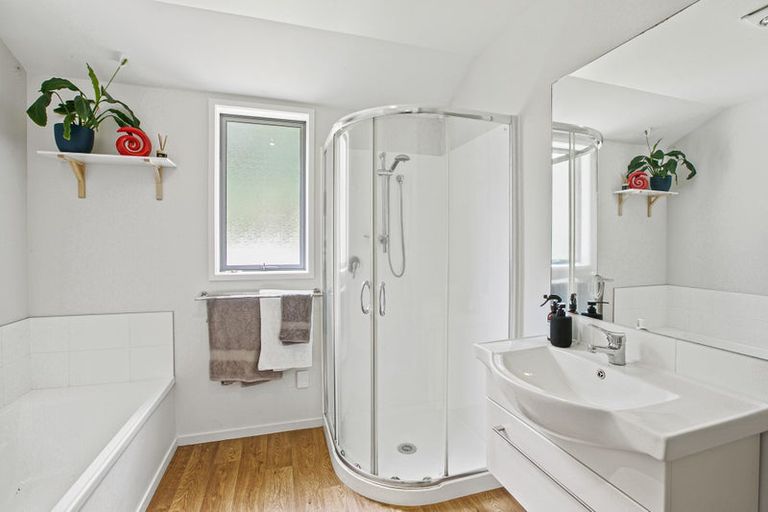 Photo of property in 15a Frederick Place, Whalers Gate, New Plymouth, 4310