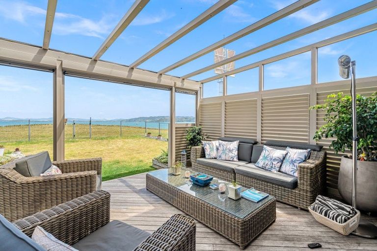 Photo of property in 36 Karoro Road, One Tree Point, 0118