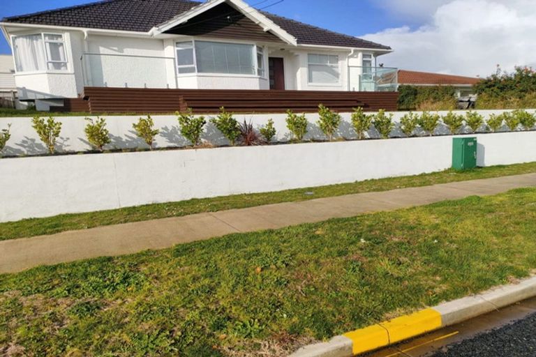 Photo of property in 11 Chilman Street, Strandon, New Plymouth, 4312