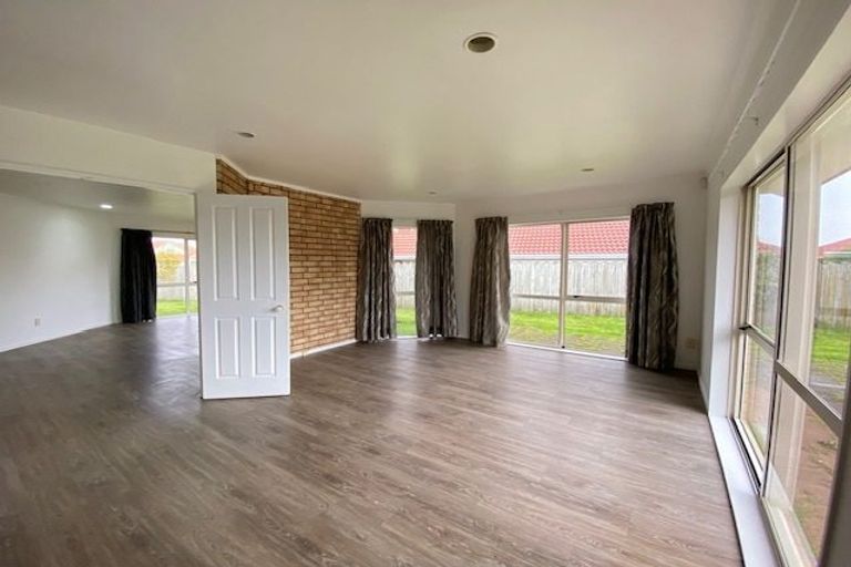 Photo of property in 14 Caldbeck Rise, Northpark, Auckland, 2013