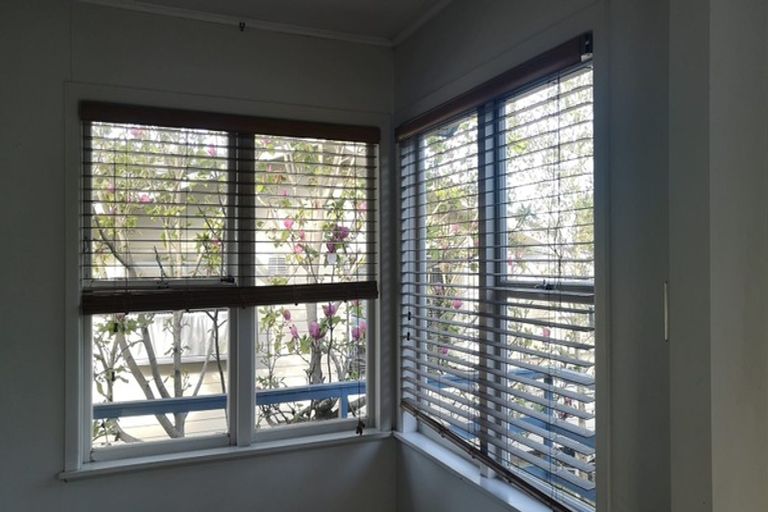 Photo of property in 14 Mirovale Place, Totara Vale, Auckland, 0629