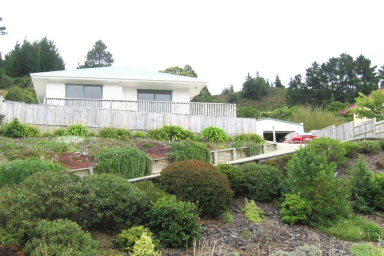 Photo of property in 2 Hillside Drive, Maoribank, Upper Hutt, 5018