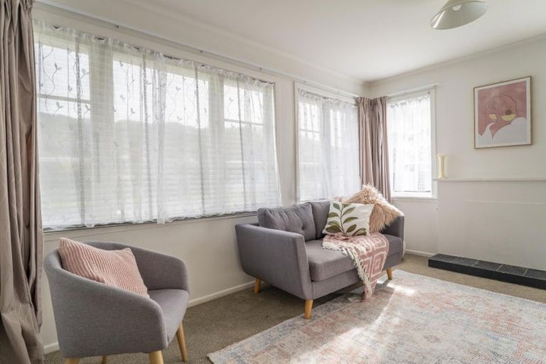 Photo of property in 22 Findlay Street, Tawa, Wellington, 5028