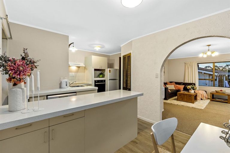 Photo of property in 2/18 Rangitoto Terrace, Milford, Auckland, 0620