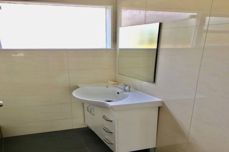 Photo of property in 3 Trinidad Road, Sunnynook, Auckland, 0620