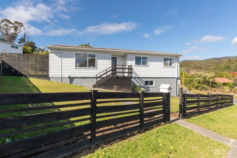 Photo of property in 118 Norana Road, Timberlea, Upper Hutt, 5018
