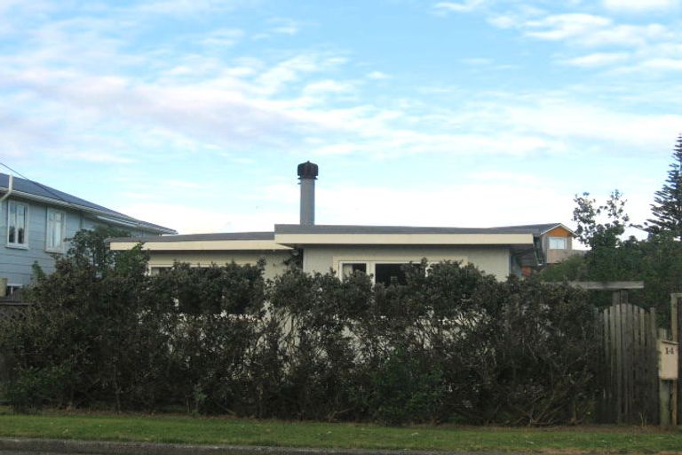 Photo of property in 12 Babbacombe Avenue, Otaki Beach, Otaki, 5512