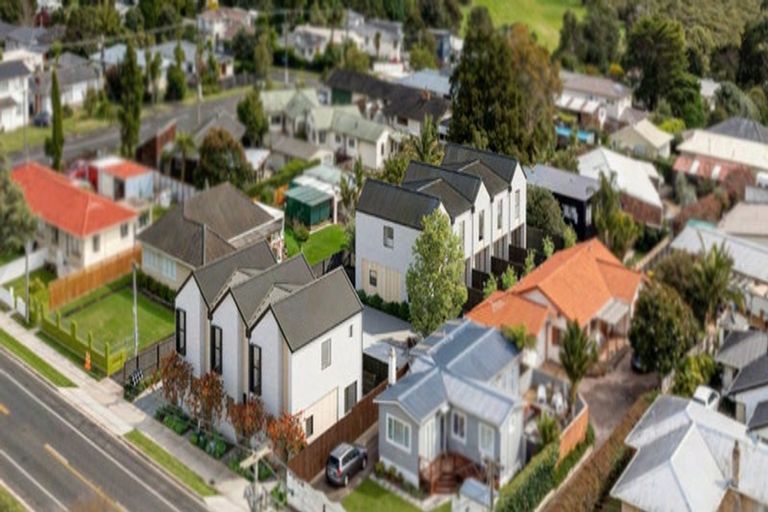 Photo of property in 6/77 Matipo Road, Te Atatu Peninsula, Auckland, 0610