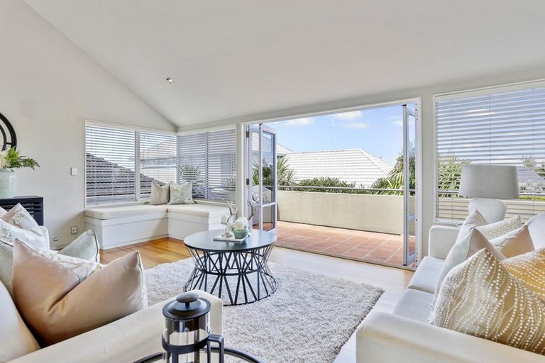 Photo of property in 2/43 Princes Street, Northcote Point, Auckland, 0627