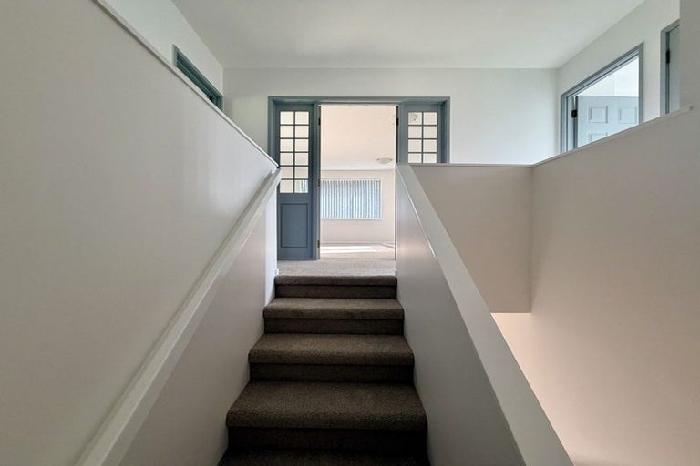 Photo of property in 2/30 Princes Street, Northcote Point, Auckland, 0627