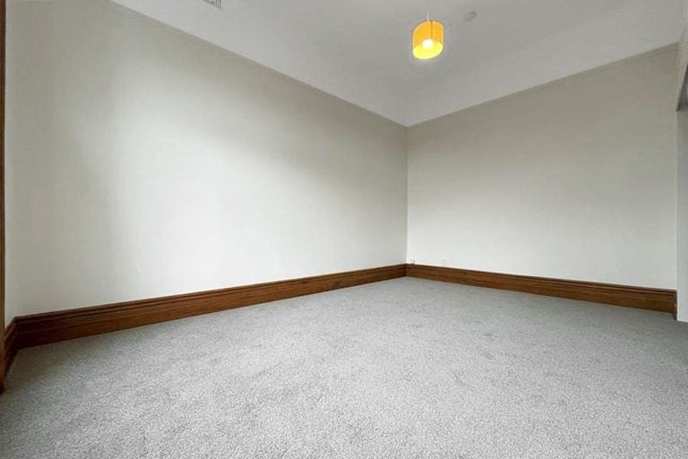 Photo of property in 16 Lawrence Street, Newtown, Wellington, 6021