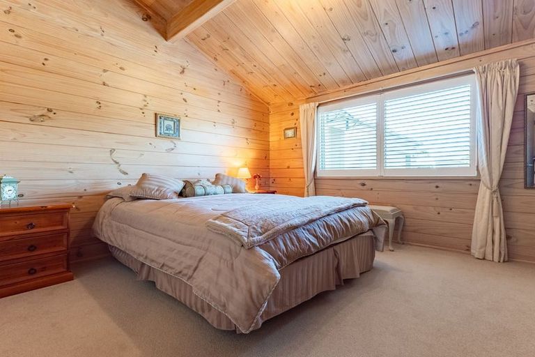 Photo of property in 27 Cascade Way, Paraparaumu, 5032