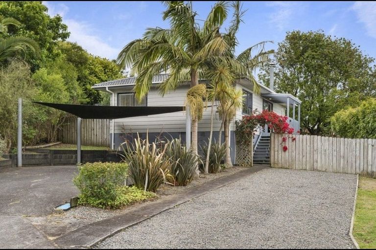 Photo of property in 9 Kupari Place, Totara Vale, Auckland, 0629