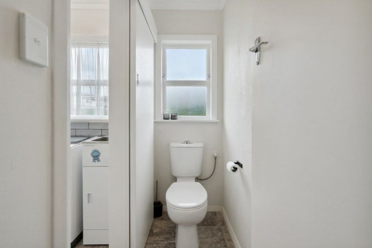 Photo of property in 2 Selwyn Street, Levin, 5510