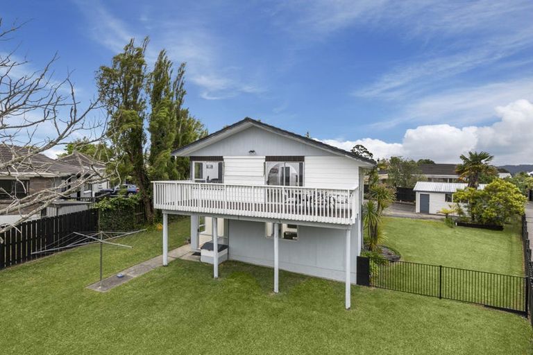 Photo of property in 9 Denver Avenue, Sunnyvale, Auckland, 0612