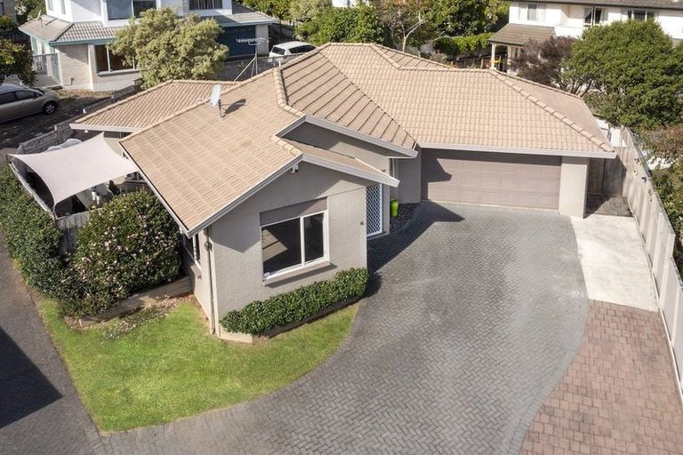 Photo of property in 2/16 Woodgers Way, Somerville, Auckland, 2014