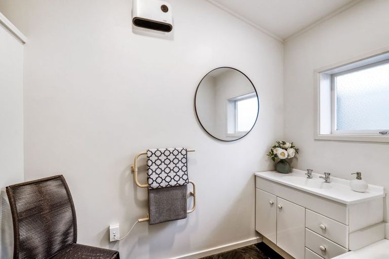 Photo of property in 101b Yaldhurst Road, Sockburn, Christchurch, 8042