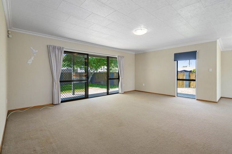 Photo of property in 277 Shakespeare Street, Leamington, Cambridge, 3432