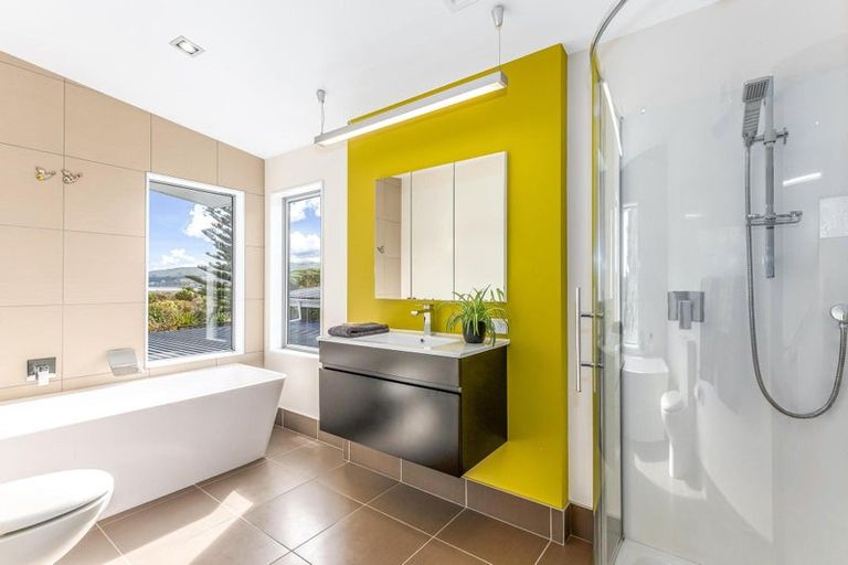 Photo of property in 21 Paekakariki Hill Road, Pauatahanui, Porirua, 5381