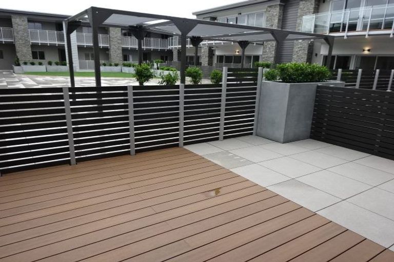 Photo of property in 210/252 Centreway Road, Orewa, 0931