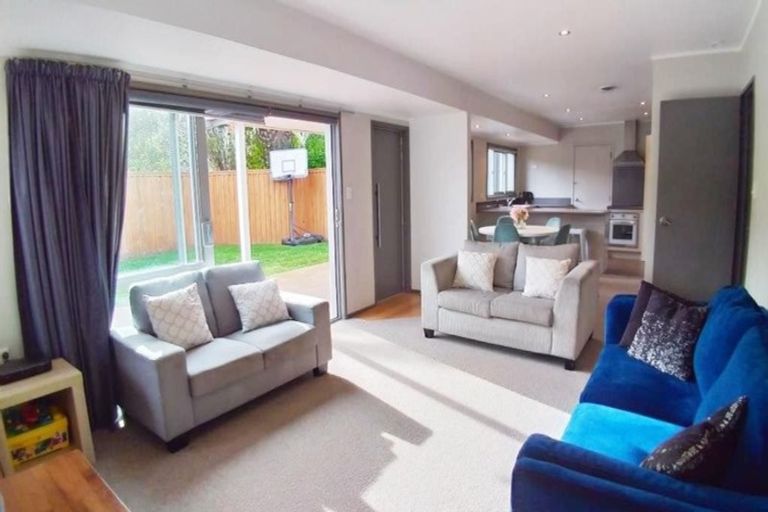 Photo of property in 24 Springtime Crescent, Stanmore Bay, Whangaparaoa, 0932